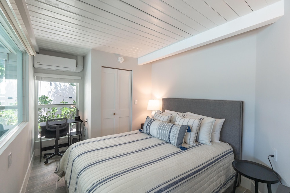 Curlew Beach Cottage