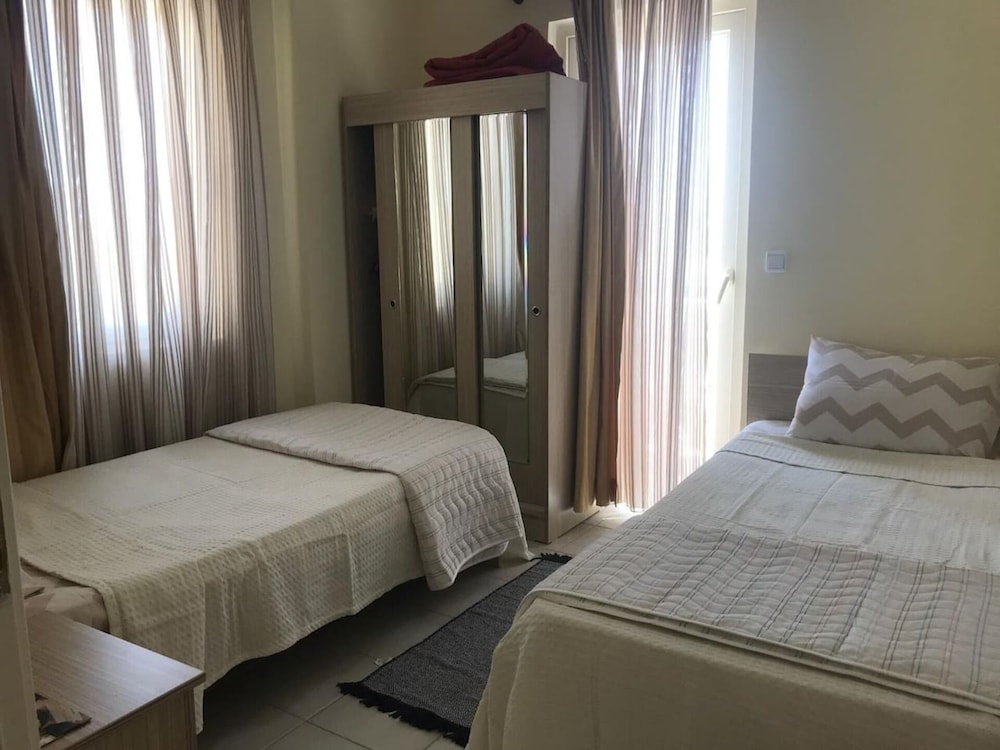 Stunning 4 Bedroom Private Villa - With Pool view 4