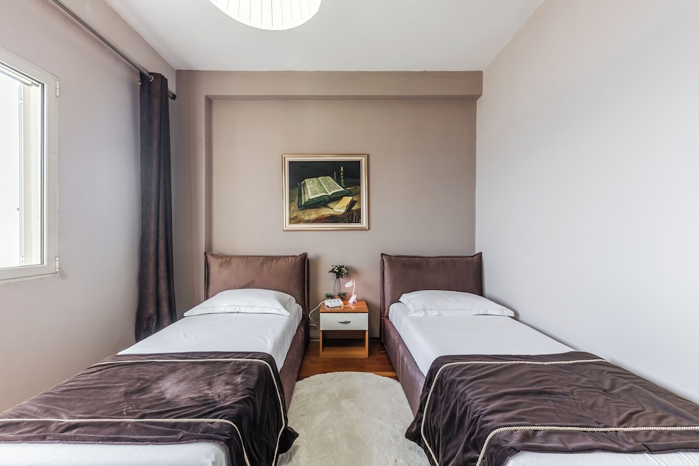 Vollga Luxury Seafront Suite