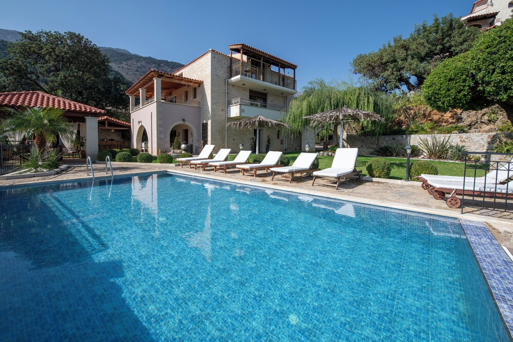 Geroulios Kastro Villas