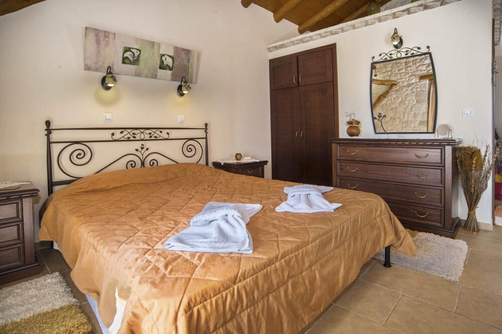 Villa Nionios Large Private Pool Walk to Beach Sea Views A C Wifi - 1033 photo 2