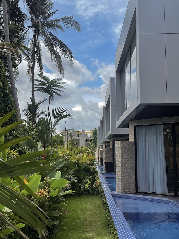 Hidden City Ubud - Modern Villas & Townhouses with Private Pools, Nature Views and Wellness Access