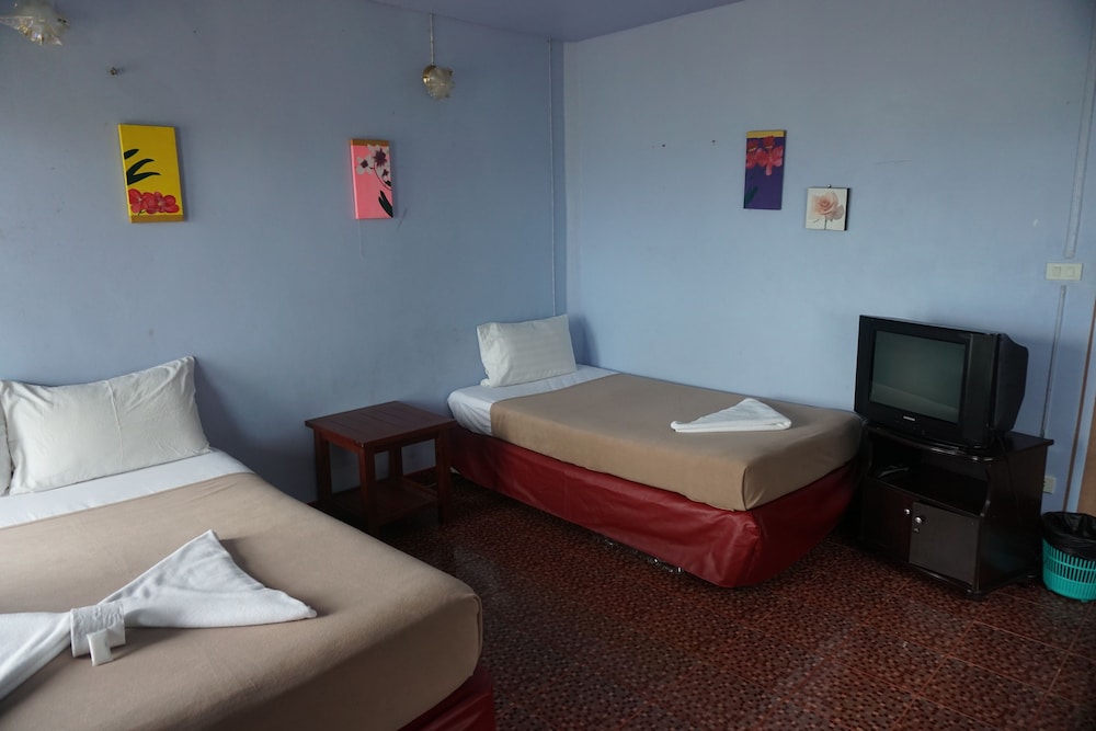 The Beach Village - Hostel