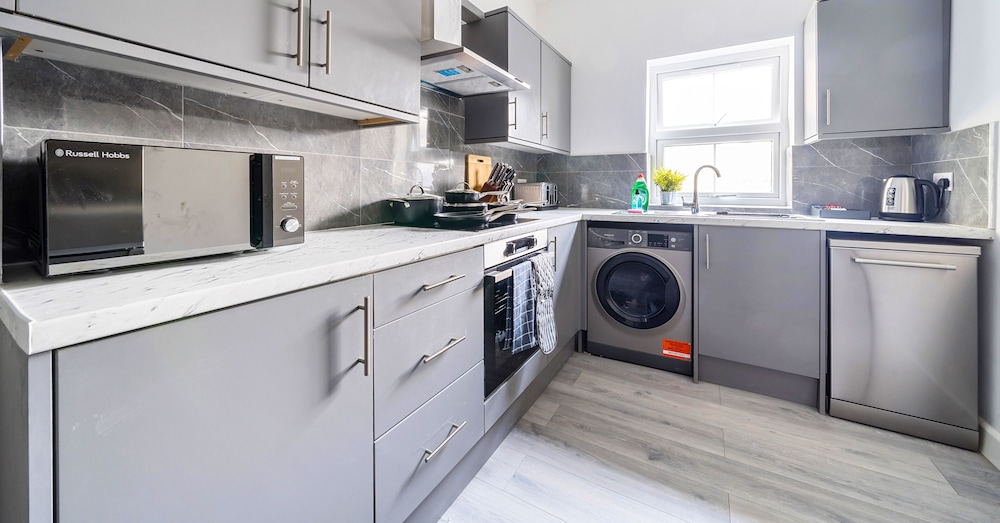 Modern Town Center Apartments Aldershot