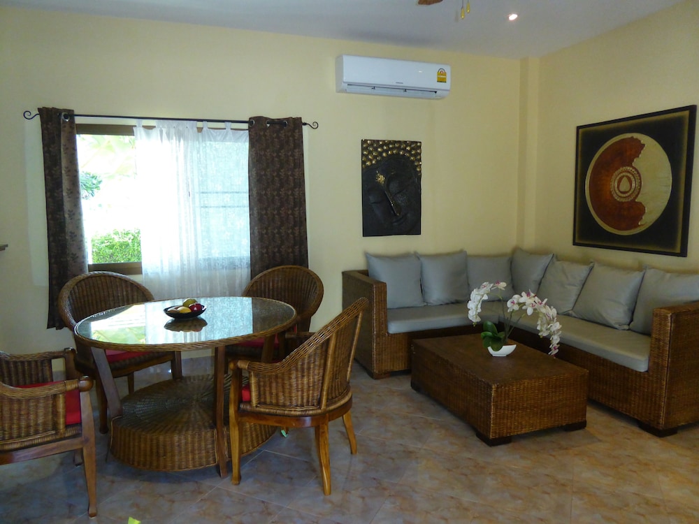 VIP Chain Resort Pool Villa
