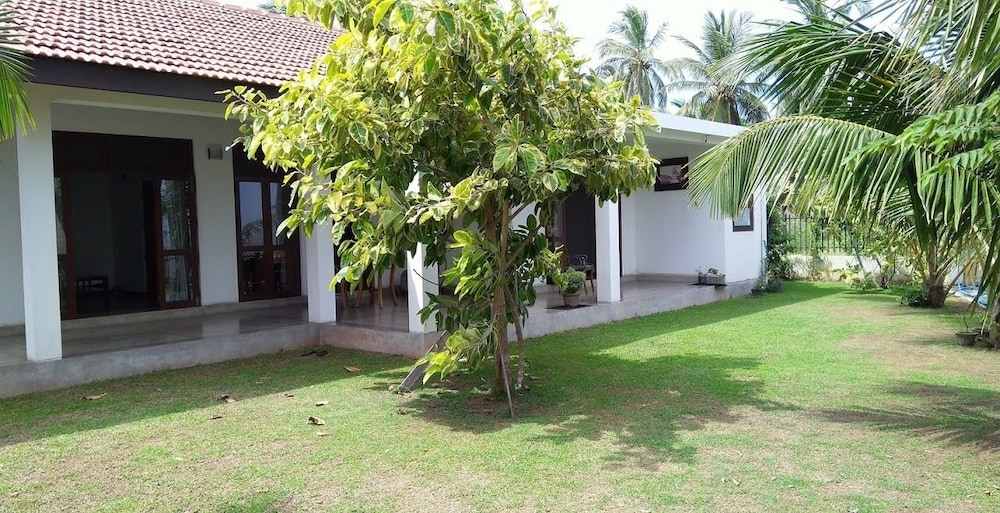 Negombo Holiday Home