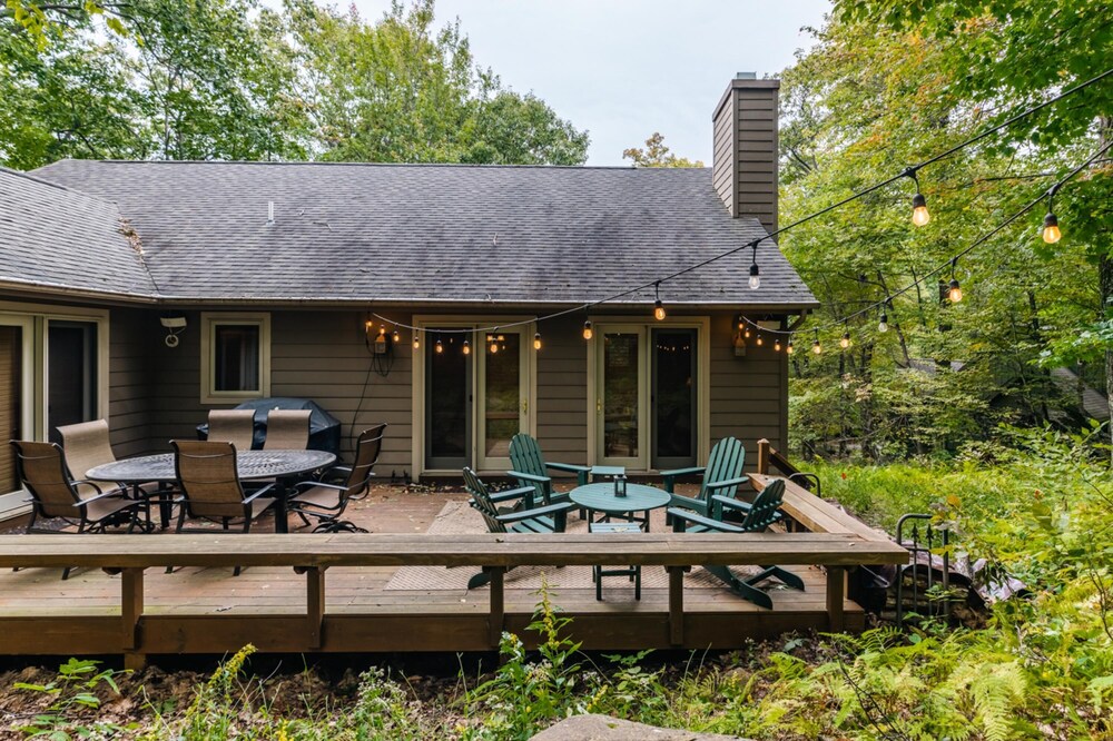 Retreat at Wintergreen Pool Access Grill