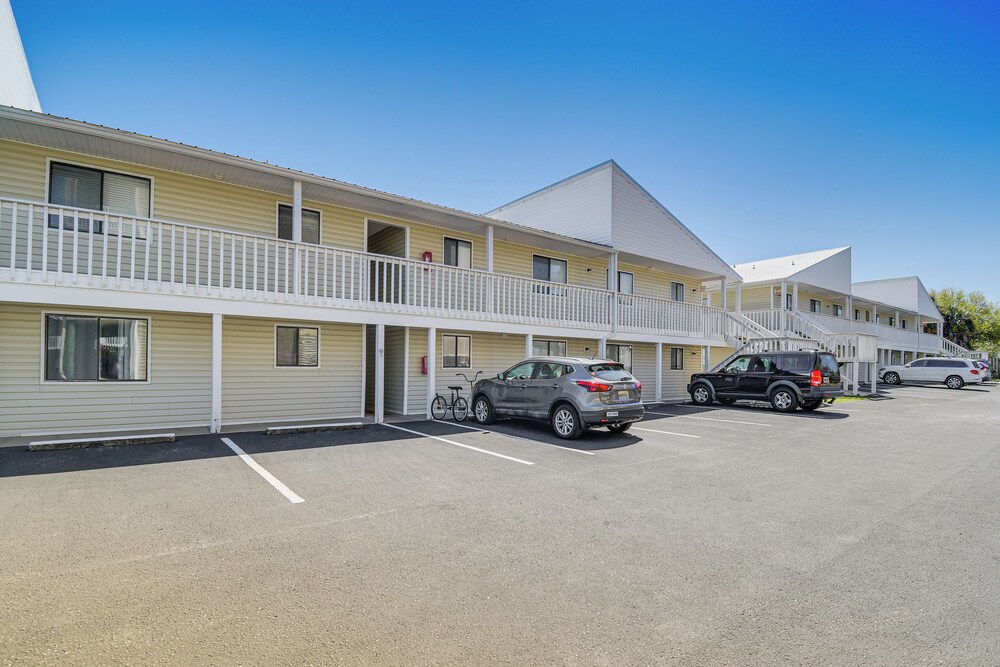 Orange Beach Condo w/ Dock Access - 2 Mi to Beach! view 4