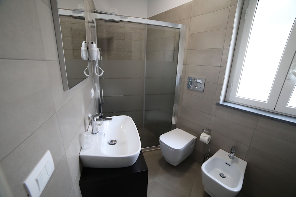8 Room Hotel