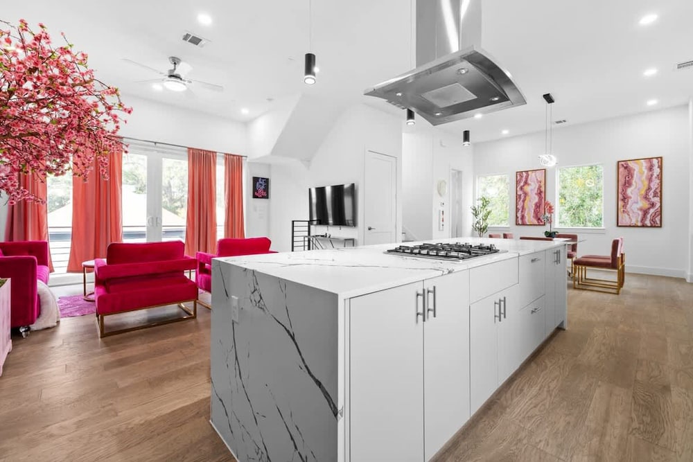 Downtown Houston 3BR Bachelorette Escape