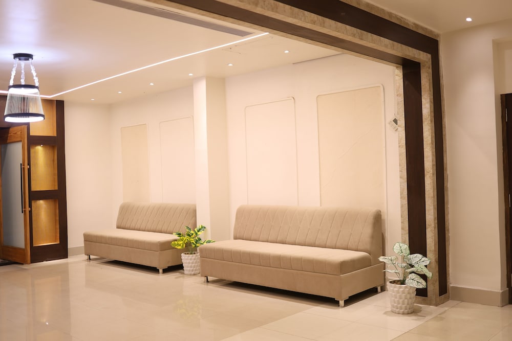Lobby & Reception