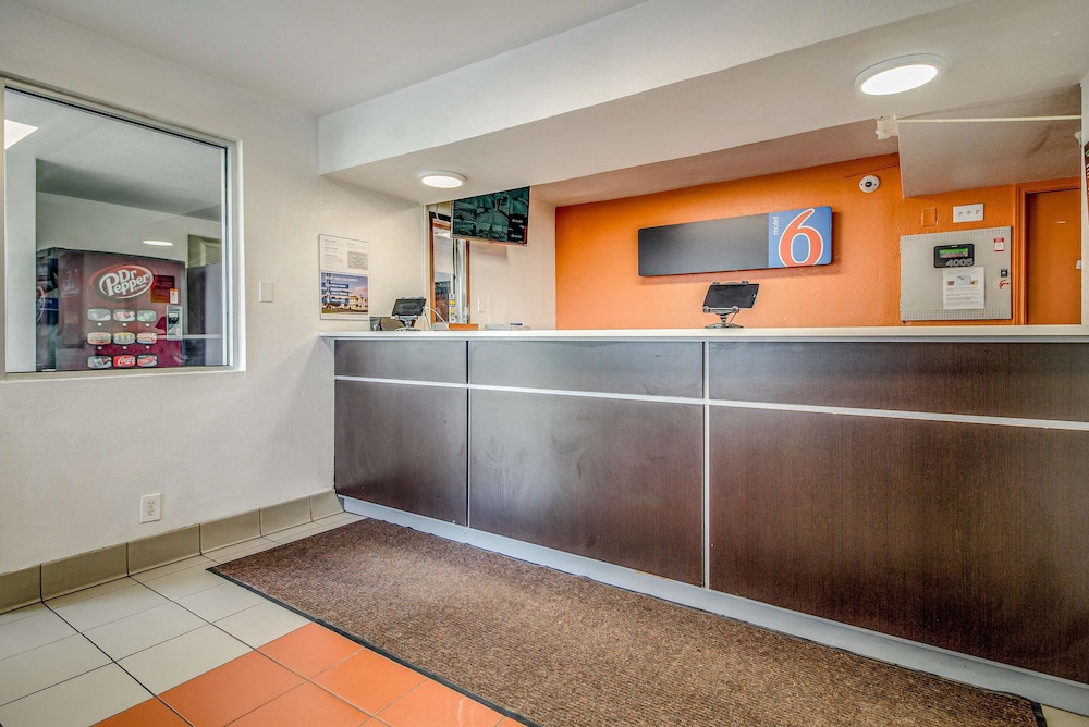 Motel 6 Conroe, TX