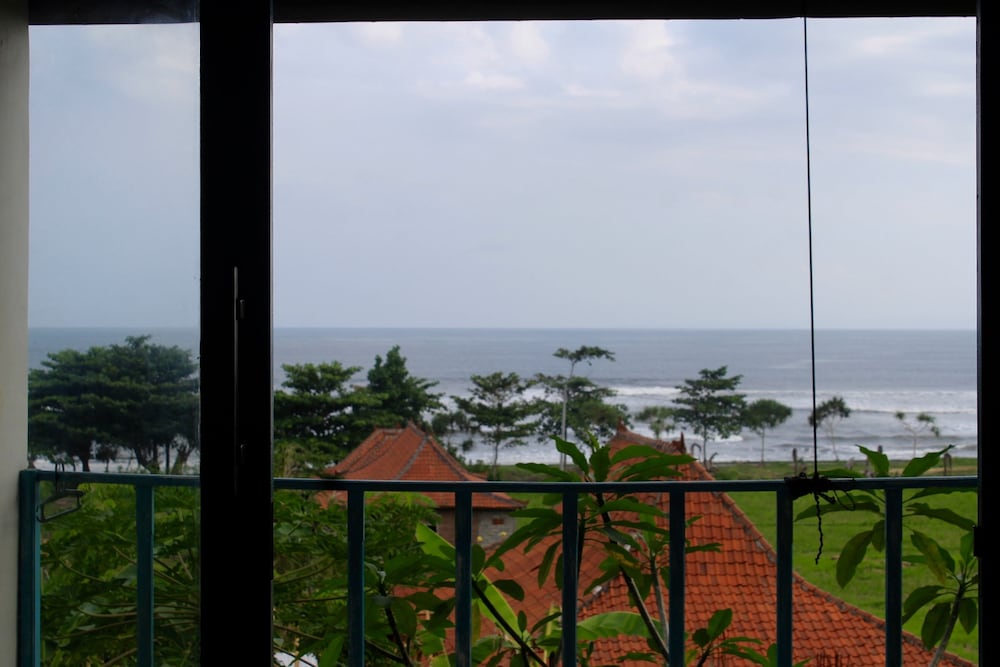 Dikaloha Medewi Surfcamp