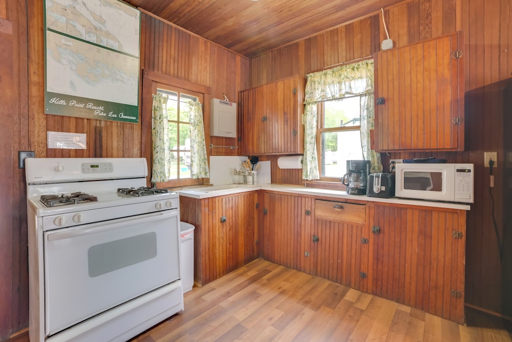 Fish, Boat & Relax: Lakefront Cedarville Cabin