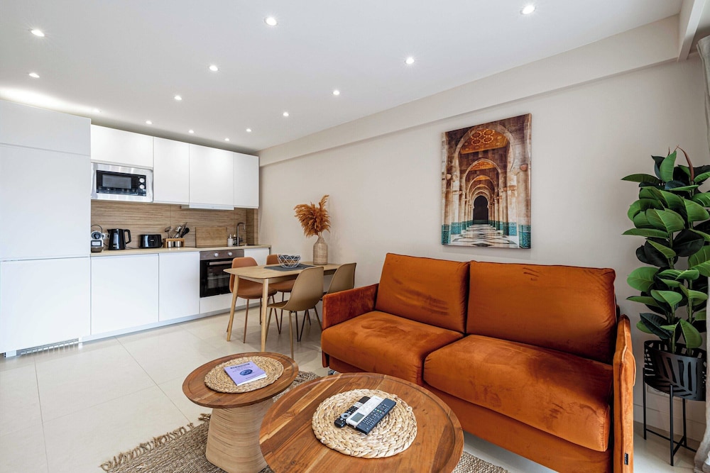 Renovated Flat 250m From the Beach - Town Centre - 2br/6p