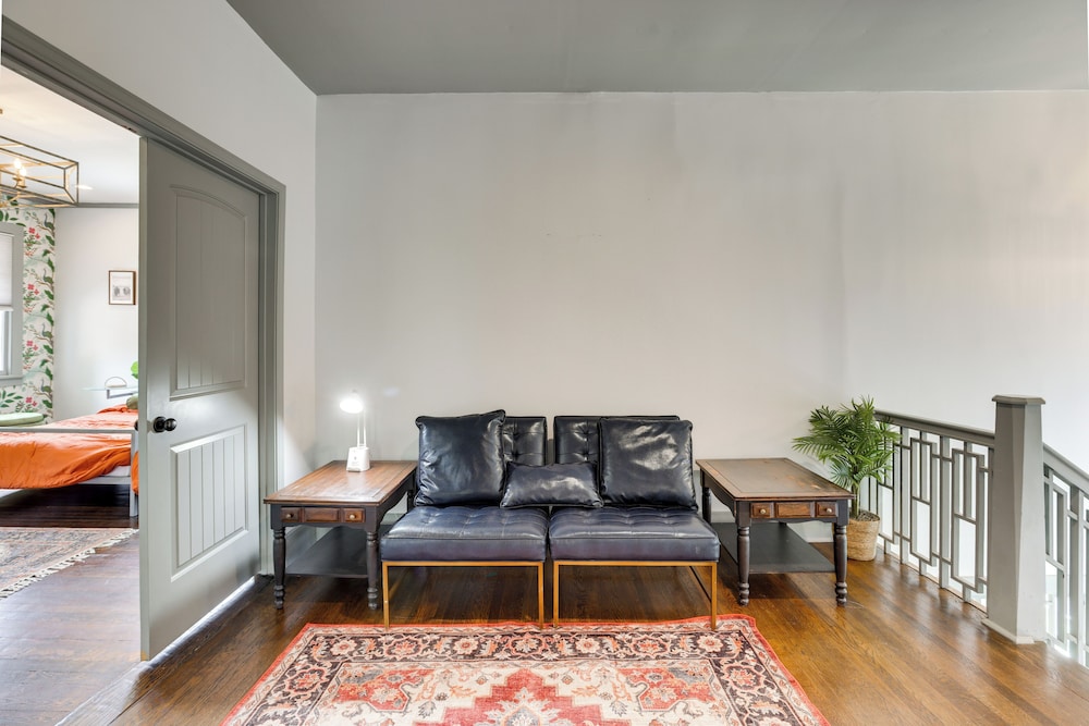 2 Mi to Dtwn: Stylish Urban Retreat in Birmingham