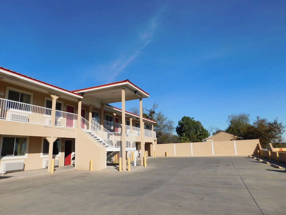 Eagle Pass Inn view 5