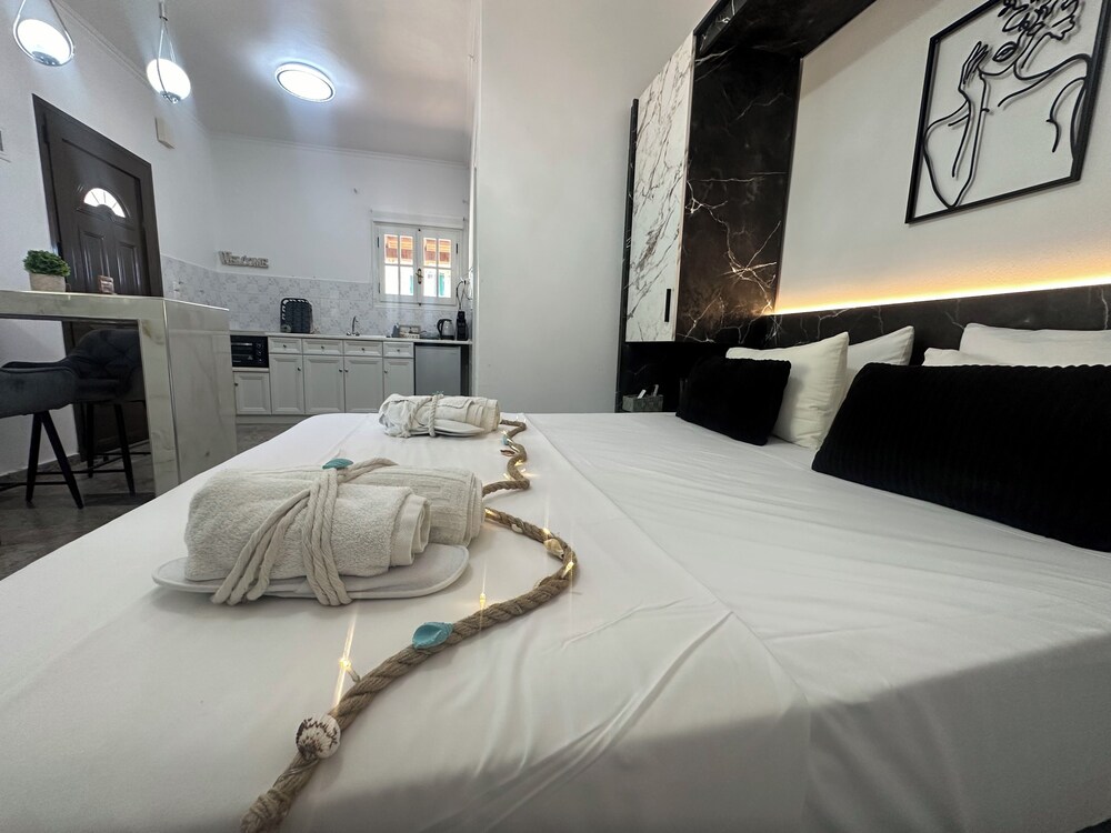 Nikos Apartments