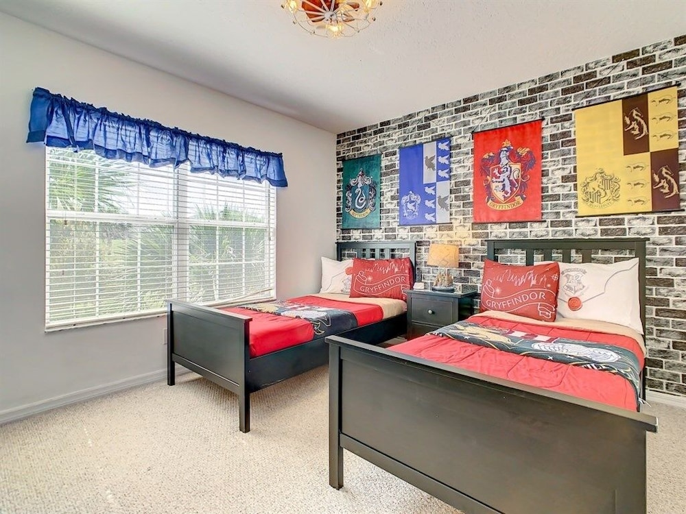 Elegant Emerald Island Getaway Pool, Spa & Games Close To Disney! 7 Bedroom Villa