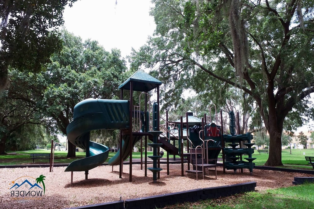 Modern 4BR Townhome Near Disney in Gated Resort