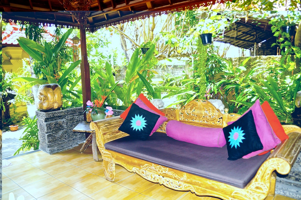 Aahh Bali Bed and Breakfast