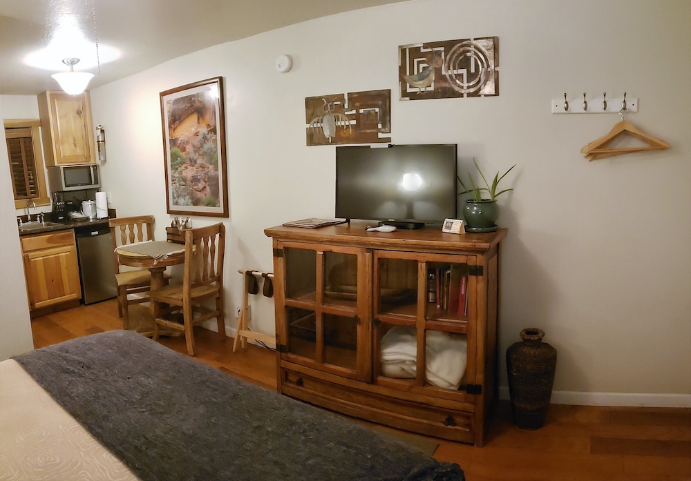 Stone Lizard Lodging