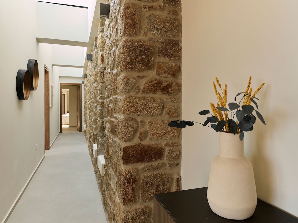 Kounoupas Complex by Mykonos Rocks