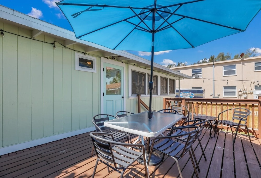 Marmalade Mermaid 3 Bedroom Home by RedAwning