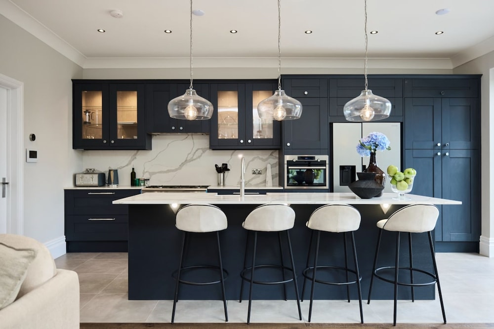 The Roehampton Place - Elegant 5bdr House With Garden Parking