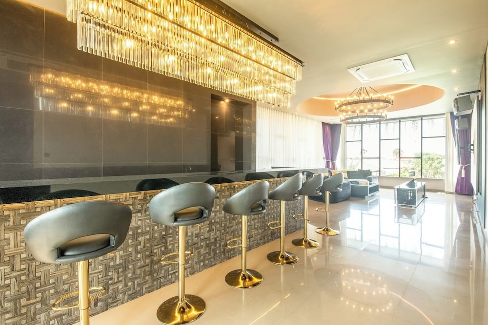 Exquisite 5BR Villa: Premier Luxury in Seminyak