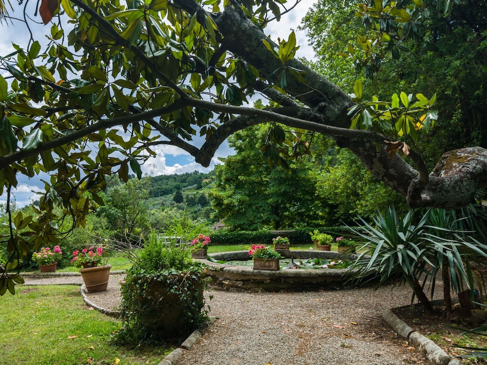 Farmhouse in Tuscany Near Renaissance Villa view 2
