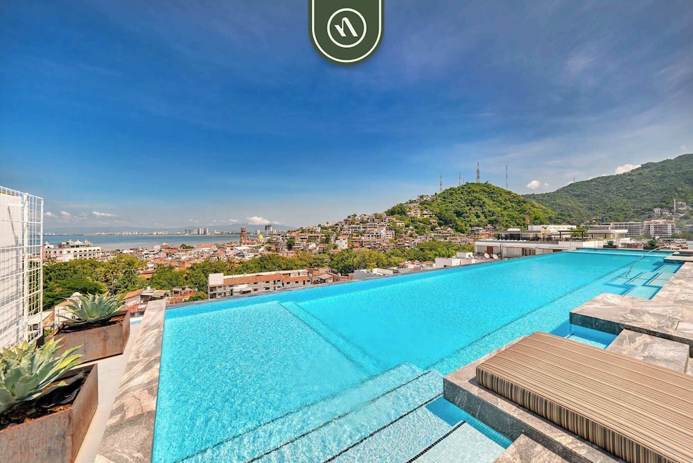 Amazing 1 BR Condo With Terrace - Rooftop Pool