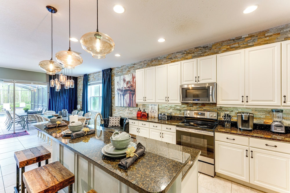 Themed Rooms, Pool & More! Custom Davenport Villa
