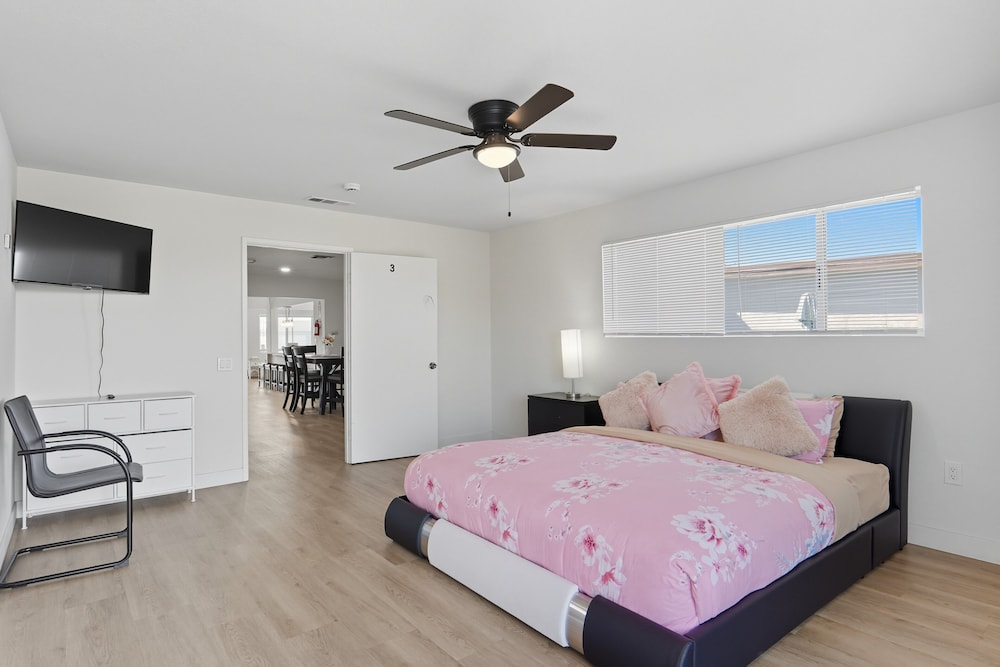 Peaceful Paradise Hills Retreat 6 Bedroom Home