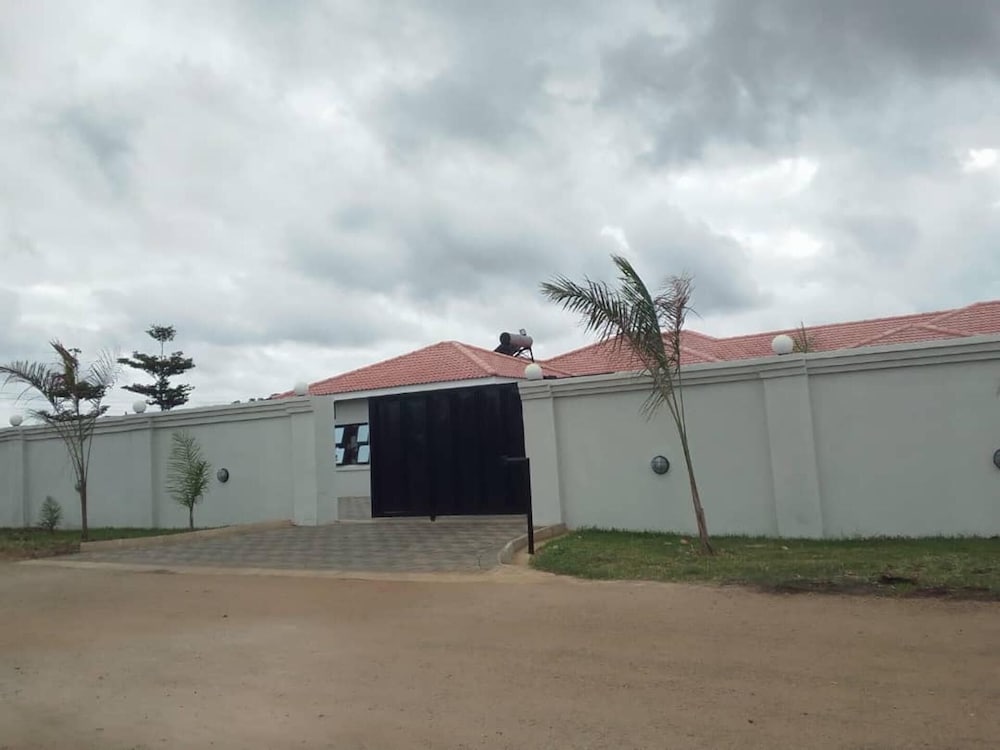 Luxury 3 Bedroom Self Catering Apartment- Masvingo