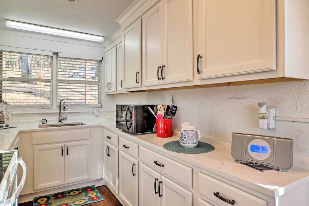Lakefront Delta Cottage w/ Views, Canoe Dock! - Property Image 18