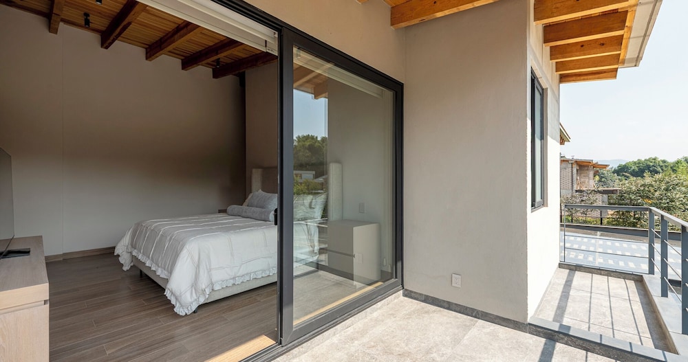 Casa Cundi-Contemporary Living in Nature