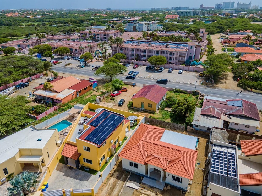 Cheerful Caribbean Villa w Private Pool 3BR