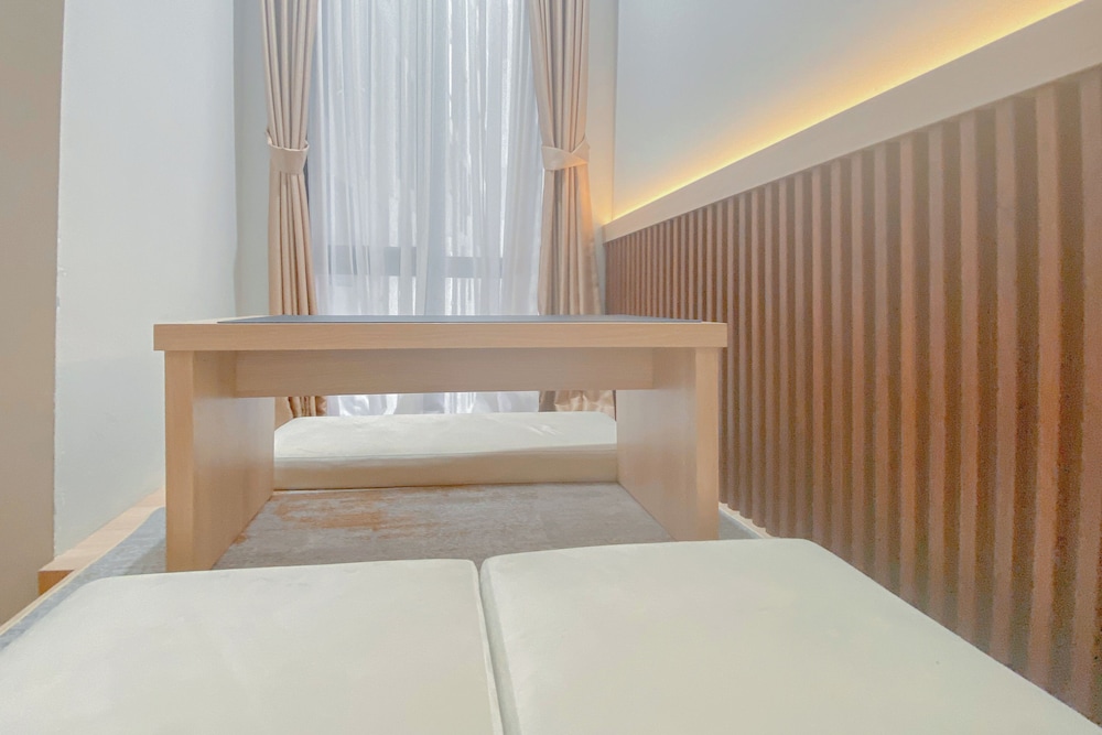 Minimalist And Homey Studio Apartment At The Alton