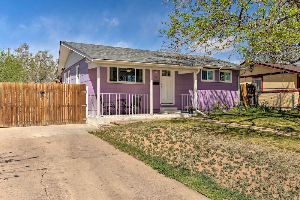 Patio, Grill & Yard: Cozy Denver Abode!