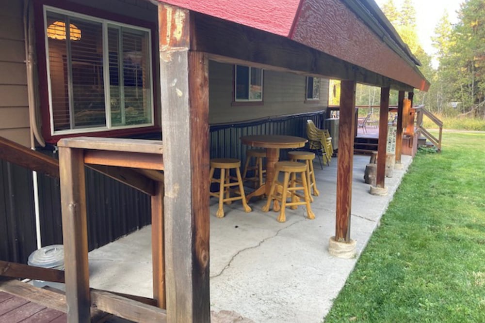 3BR House Near Skiing w/ Hot Tub
