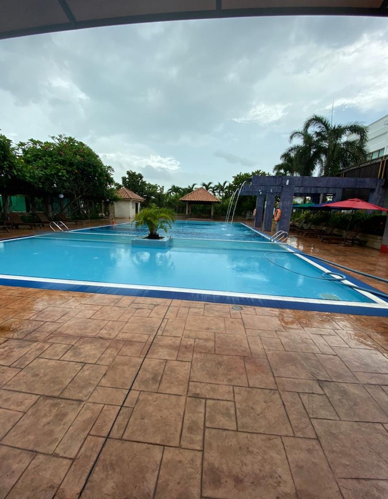 CMK & Private Water Chalet