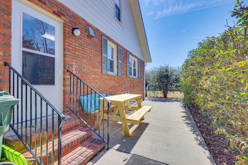 14 Mi to Raleigh: Charming Family Home!