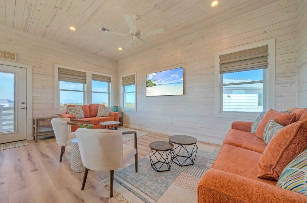 Sleeps 20 2 Homes w/ Beach Boardwalk Access, Water Canal Views, & Priv Pools