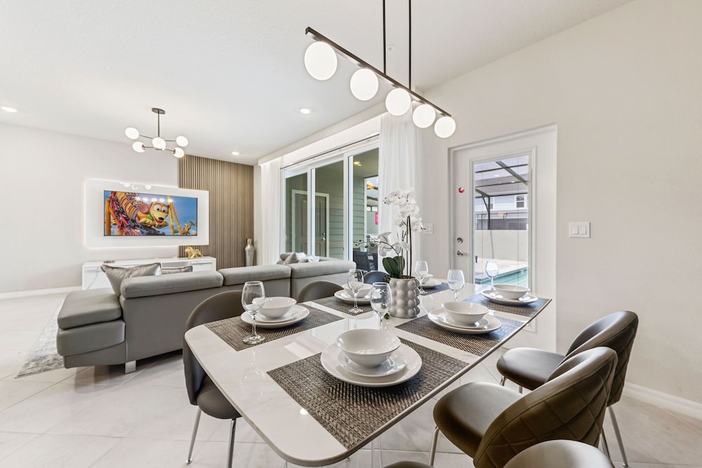 1287 Blue Paradise Way