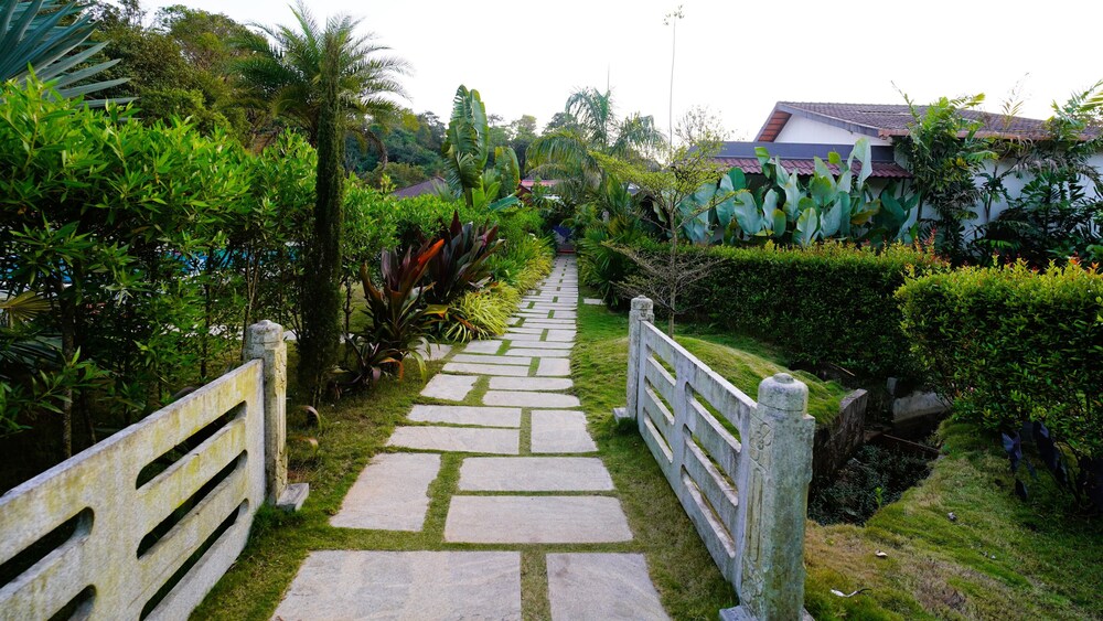 Hong Sau Resort