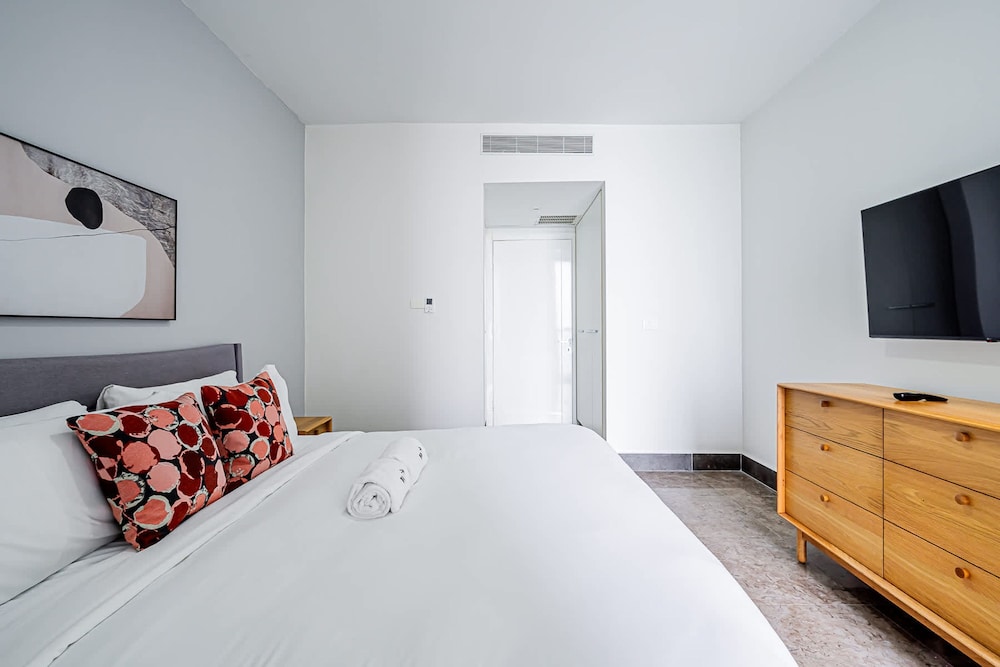 w Comfy 1BR w Fantastic Balcony in YOO