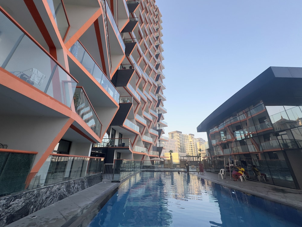 Grapeful Stay – Luxury Hostel Binghatti Avenue Tower Al Jaddaf