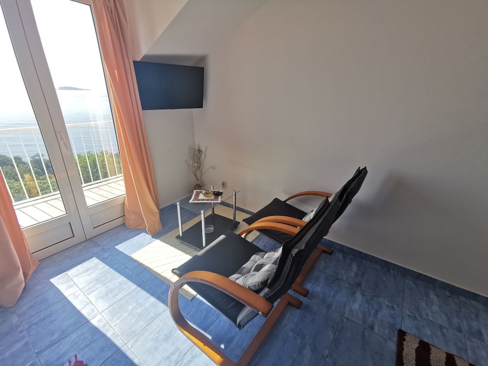 Apartments Lira