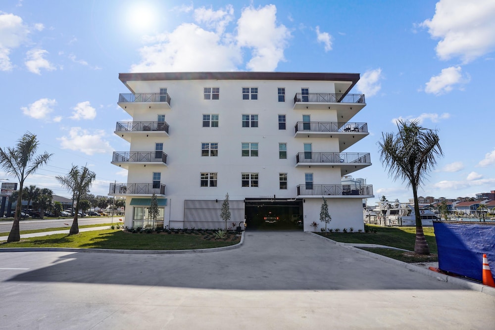 The Harbor Condo 308 - Premier
